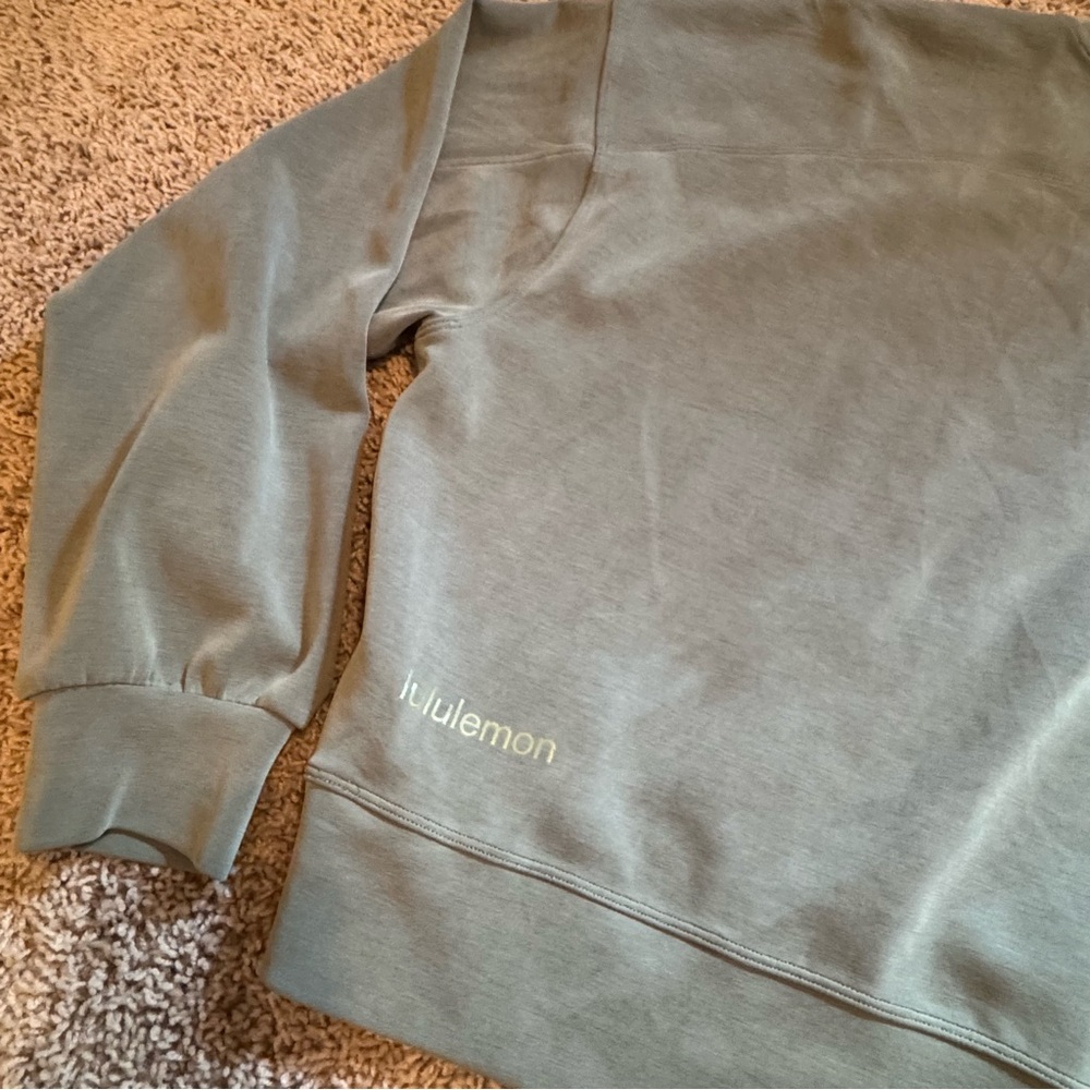 lululemon Softstreme Crew **spots** - Picture 6 of 11